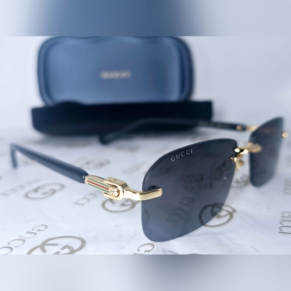Gucci Black and Gold Unisex Sunglasses - Picture 6 of 16